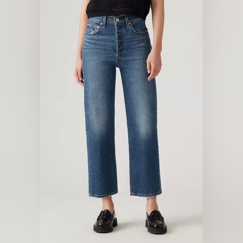 NWOT Levi’s Ribcage Blue Jeans